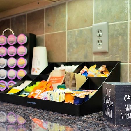 Modern Condo Near Texas Medical Center W Free Parking Хюстън Екстериор снимка
