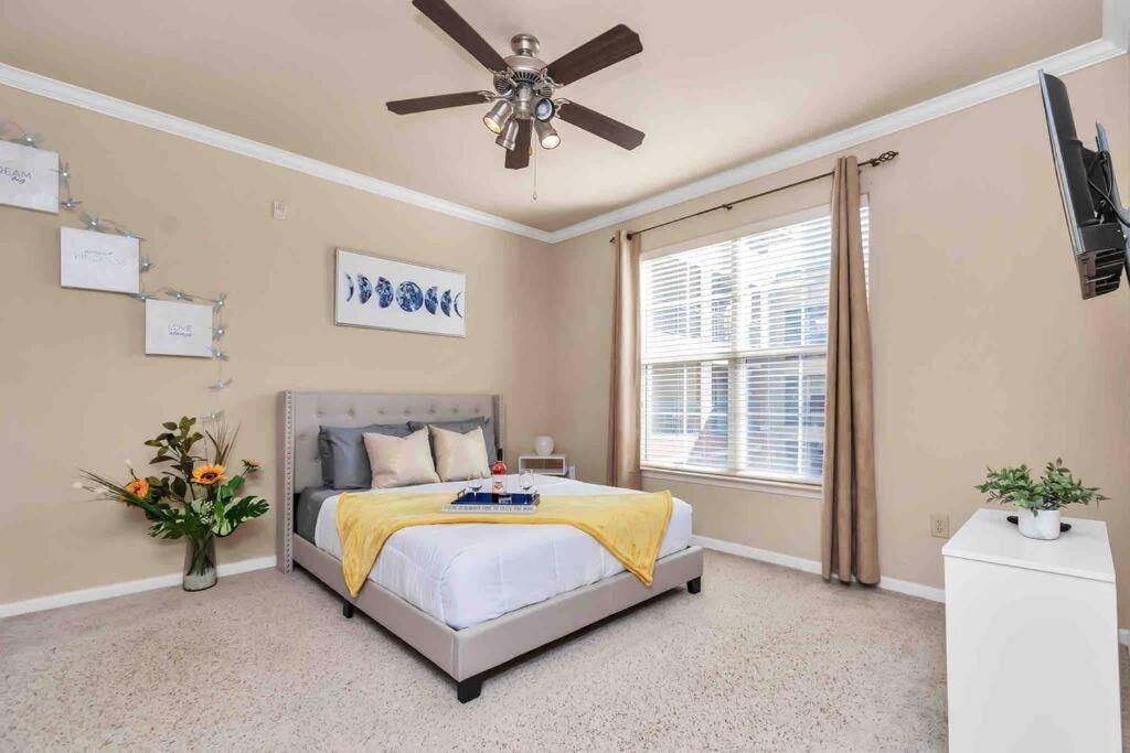 Modern Condo Near Texas Medical Center W Free Parking Хюстън Екстериор снимка