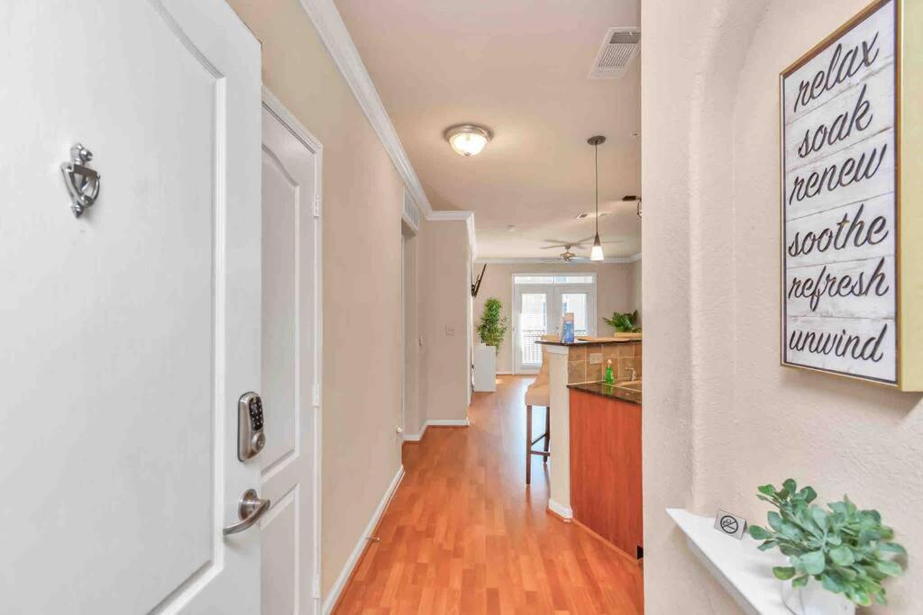 Modern Condo Near Texas Medical Center W Free Parking Хюстън Екстериор снимка